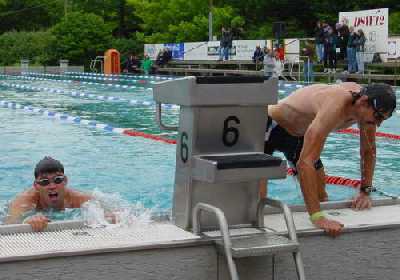 Patrick Andres und Gerd Scheibe im Schwimmziel